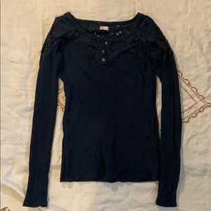Long sleeve waffle shirt w/ lace